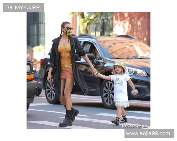 足球明星的女友：她们背后的爱情故事与奋斗历程